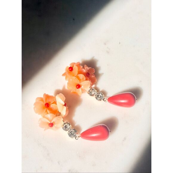 No Brand Jewelry - Peachy orange and red flower cluster dangle earrings